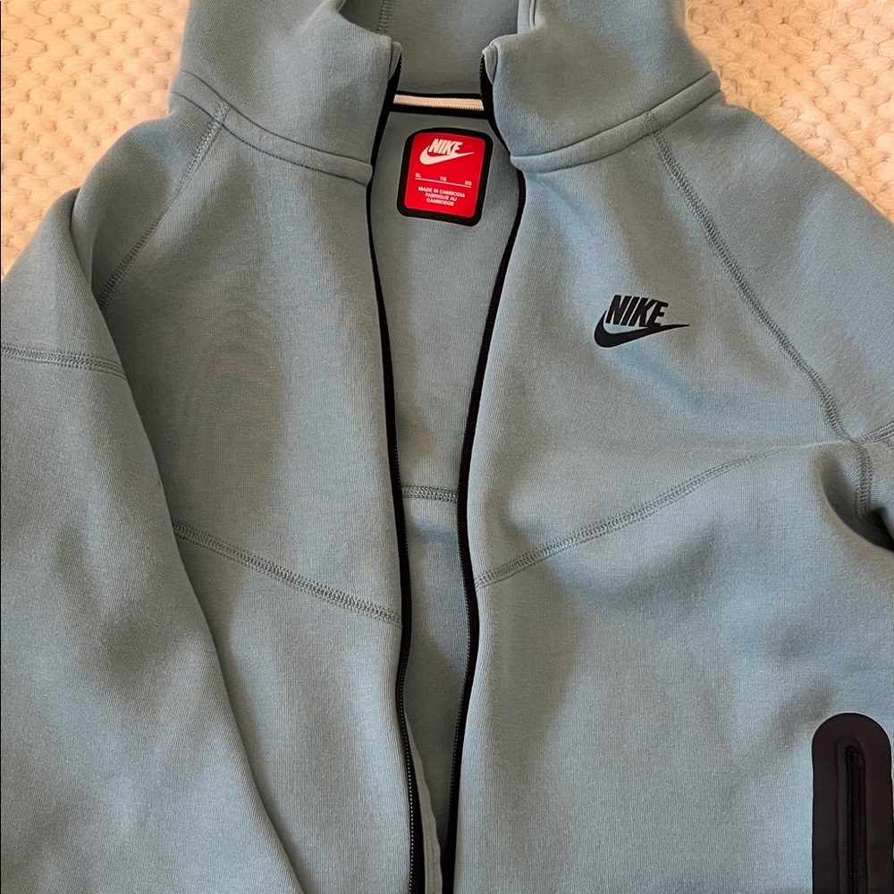 Nike Teal Hoodie and Jogger Set - Picture 3 of 4